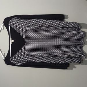 Women's XL Black & White patterned Top... 3/4 sleeves, V-Neck